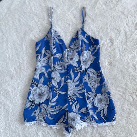 ❤️ Lovers and Friends Romper NWOT Size Small - Picture 3 of 8